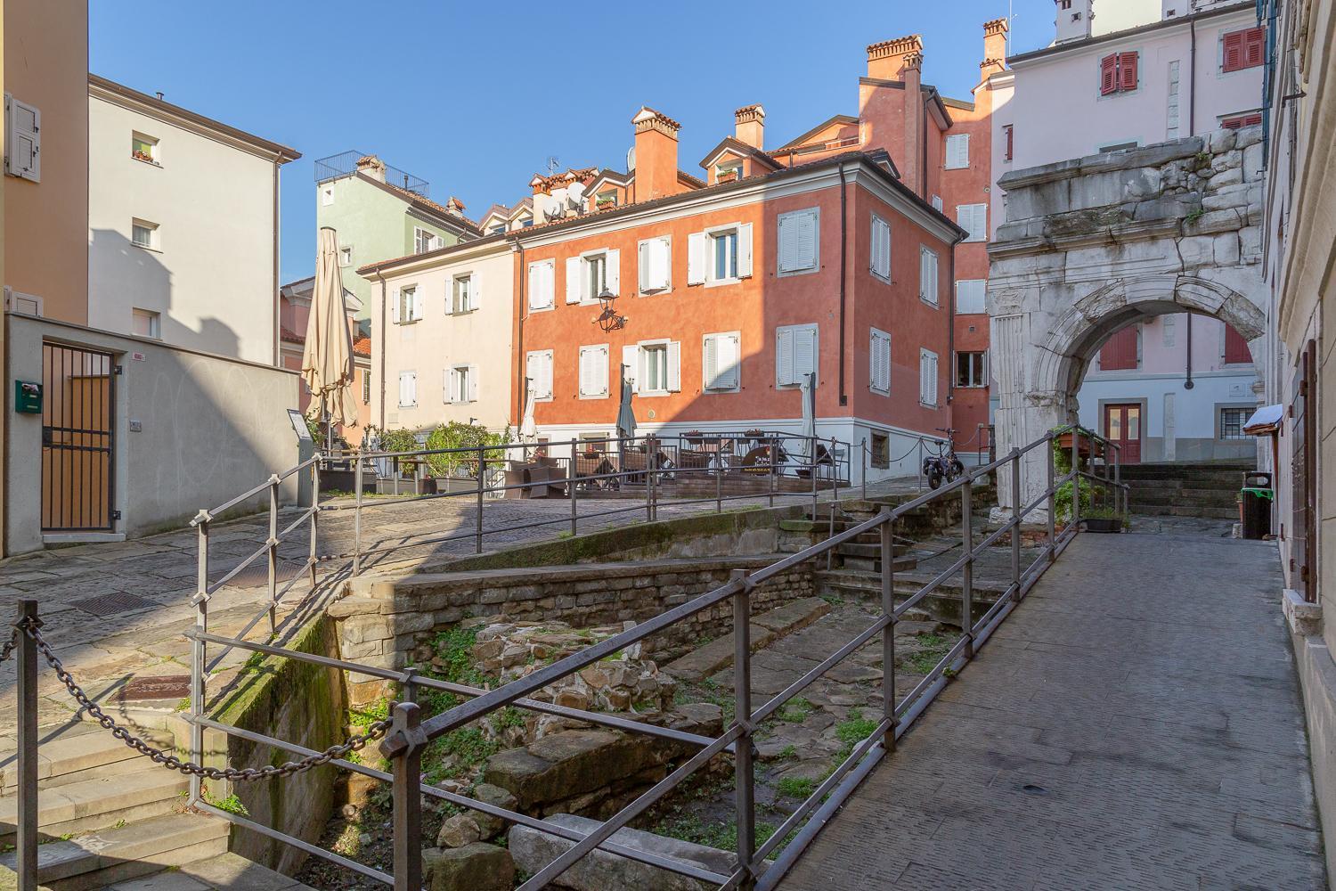 Casa Vacanze Penelope In Centro Storico Trieste Ngoại thất bức ảnh