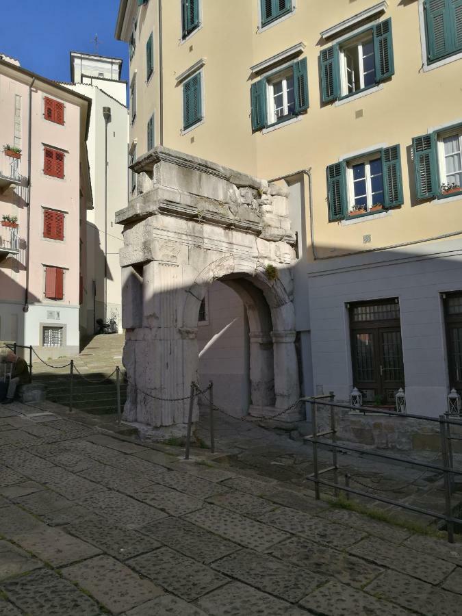 Casa Vacanze Penelope In Centro Storico Trieste Ngoại thất bức ảnh